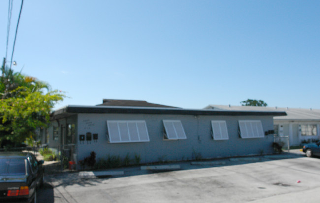 814 SW 2nd St in Hallandale Beach, FL - Building Photo - Building Photo