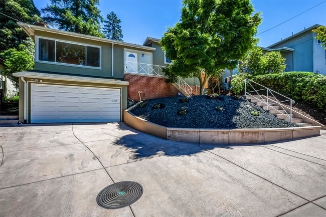 property at 1948 Oak Crest Dr