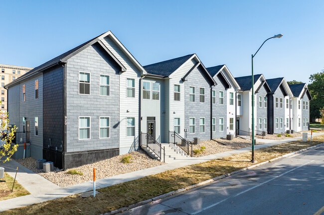 2nd Avenue Rowhomes in Fort Dodge, IA - Building Photo - Building Photo