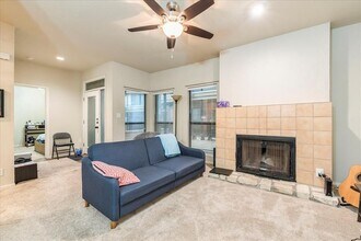 1910 Robbins Pl in Austin, TX - Building Photo - Building Photo