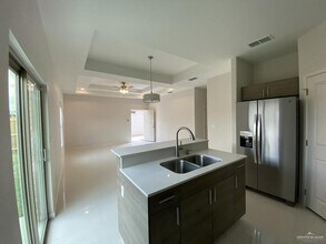 5708 Nightingale Ave-Unit -3 in Palmhurst, TX - Foto de edificio - Building Photo