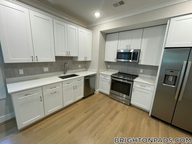 104-106-106 Warren St, Unit 6 in Boston, MA - Building Photo - Building Photo