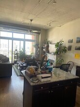 950 W Monroe St, Unit 803 in Chicago, IL - Foto de edificio - Building Photo