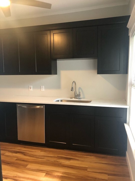 1830 NW 23rd Pl-Unit -Apt. B in Portland, OR - Building Photo