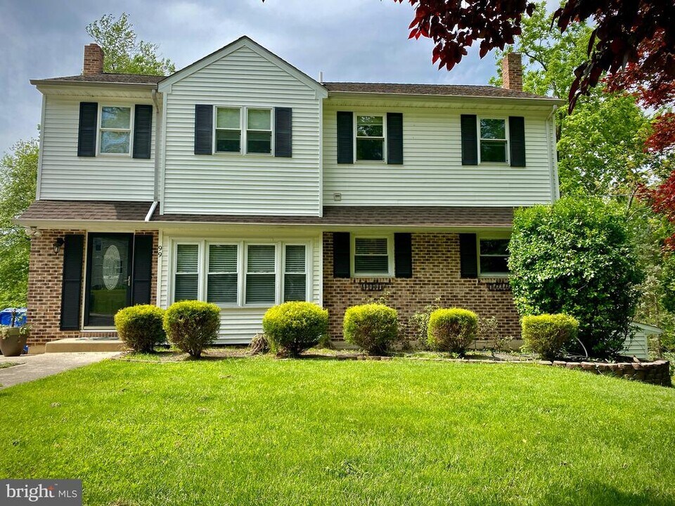 99 Ivy Ave in Moorestown, NJ - Building Photo
