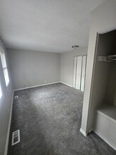 363 Pershing Ave NE in North Canton, OH - Building Photo - Building Photo