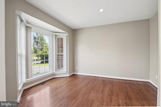 11427 Potomac Oaks Dr in Rockville, MD - Building Photo - Building Photo