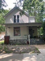 802 W Hill St in Champaign, IL - Building Photo