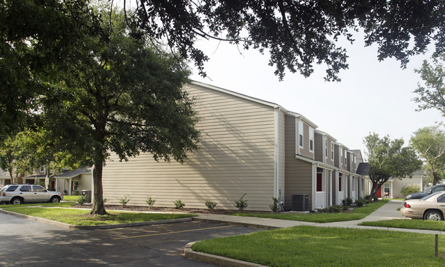 Cypress Place in Marrero, LA - Building Photo - Building Photo