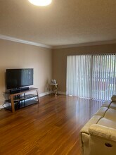 9301 SW 92nd Ave, Unit Wisperwood Village in Miami, FL - Building Photo - Building Photo