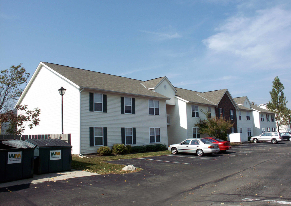 Pine Lake Condominiums in Hilliard, OH - Building Photo