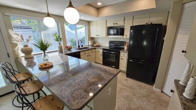 6430 Bankside Dr in Houston, TX - Building Photo - Building Photo