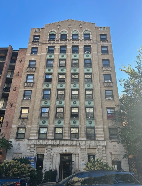 656 W Sheridan Rd, Unit 661-801 in Chicago, IL - Building Photo