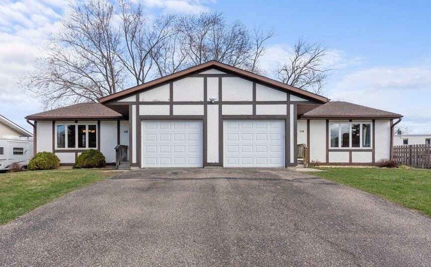 114 W Nelson St in Deerfield, WI - Foto de edificio