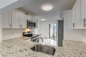 9818 Nob Hill Ct in Sunrise, FL - Building Photo - Building Photo
