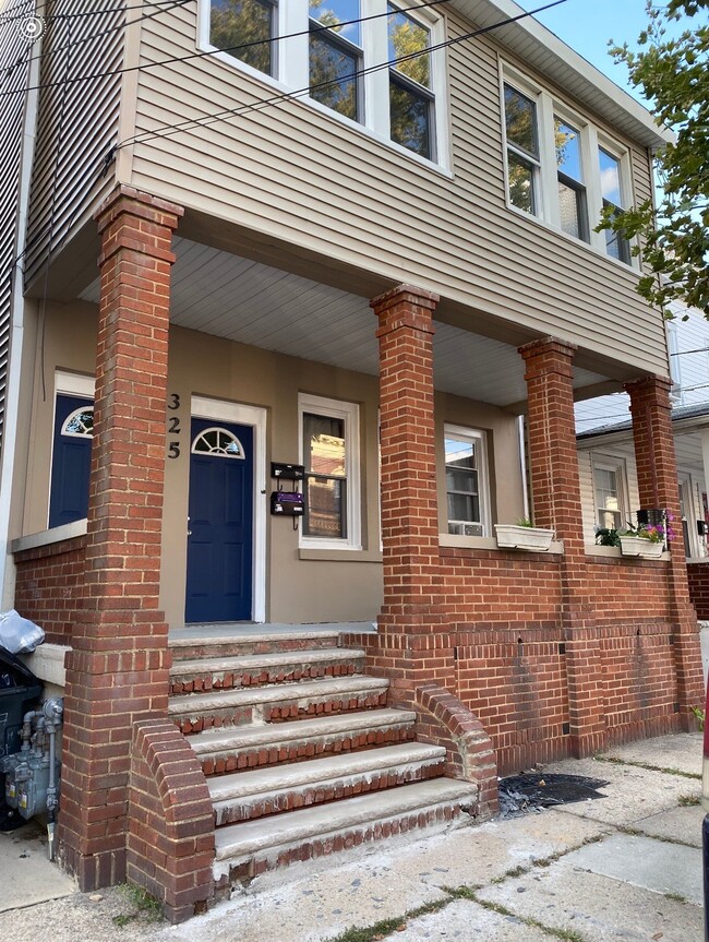 325 S 7th St