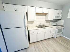 301 South Rd in Ft. Myers, FL - Foto de edificio - Building Photo