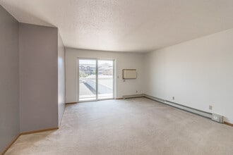 Park Century Apartment Community in Bismarck, ND - Foto de edificio - Building Photo
