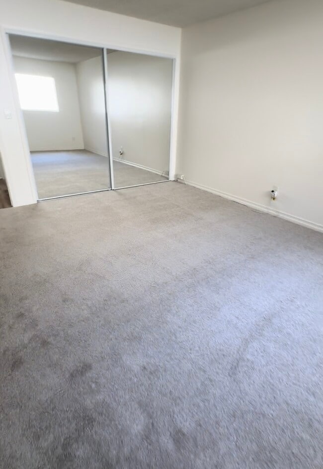 Sun Harbour Apartments in Redondo Beach, CA - Building Photo - Building Photo