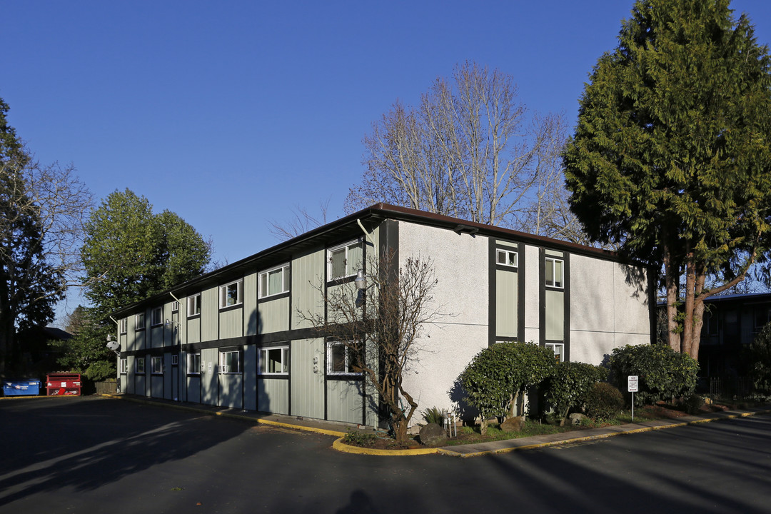 Ivanhoe Apartments in Salem, OR - Building Photo