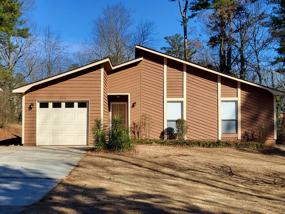 8114 Englewood Trail in Riverdale, GA - Building Photo