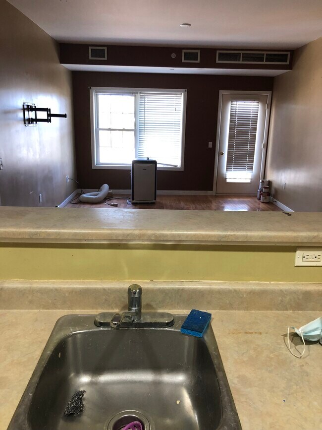 8 Walnut St, Unit 408 in Peabody, MA - Foto de edificio - Building Photo