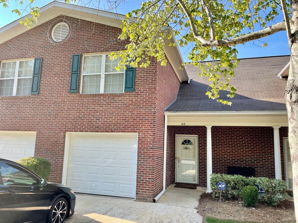 2428 E University Dr in Auburn, AL - Foto de edificio