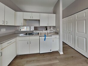 2417 Deerfield Dr in Aurora, IL - Building Photo - Building Photo