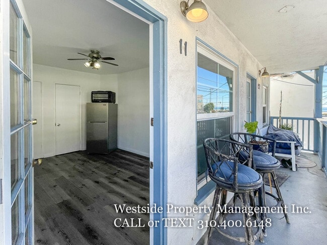 130 W Channel Rd in Santa Monica, CA - Building Photo - Building Photo