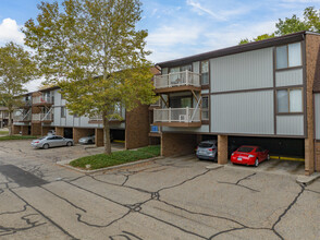 London Square Apartments in Canton, OH - Building Photo - Building Photo