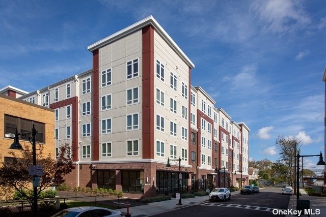 116 Searing Ave-Unit -S327 in Mineola, NY - Building Photo