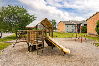 Creekside Village in Sunbury, OH - Building Photo - Building Photo