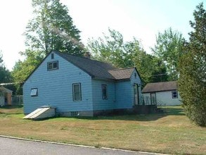1404 High St in Munising, MI - Foto de edificio - Building Photo