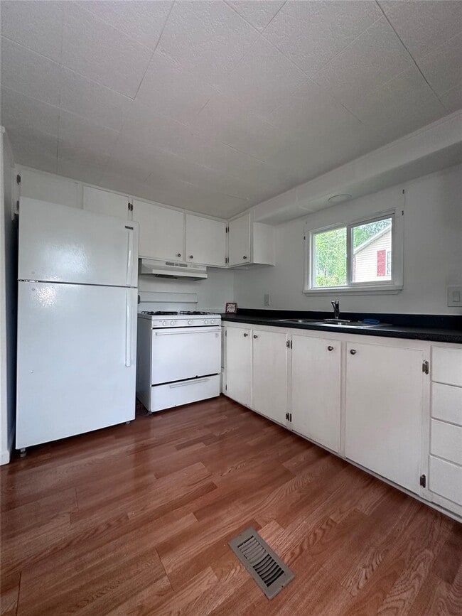 5 Hideaway Ln in Marlboro, NY - Building Photo - Building Photo