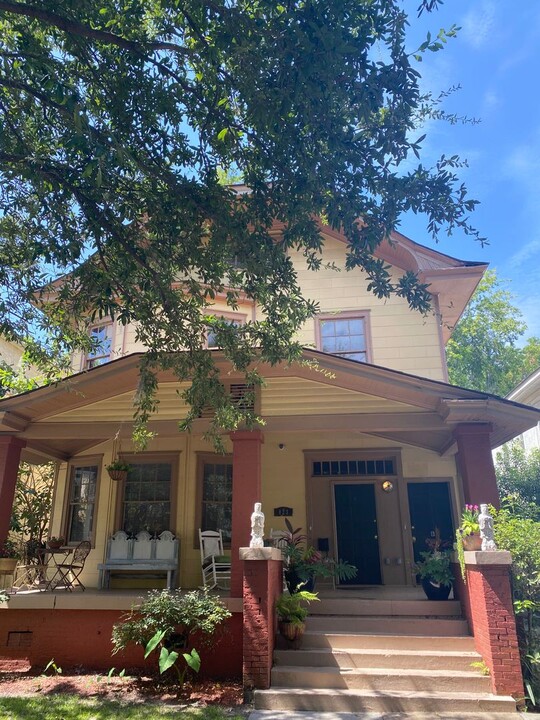 823 E Henry St in Savannah, GA - Foto de edificio