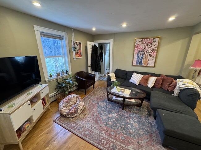 735 Somerville Ave, Unit 3 in Somerville, MA - Building Photo - Building Photo