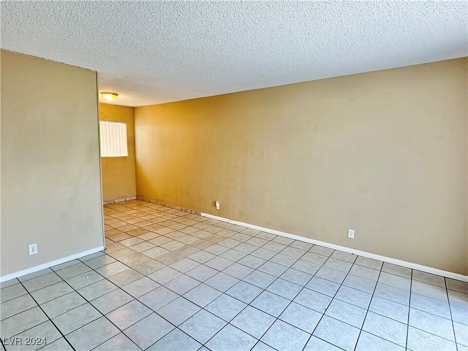 3330 Cambridge St in Las Vegas, NV - Building Photo