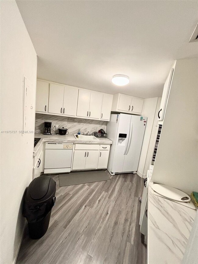 905 Brickell Bay Dr in Miami, FL - Building Photo - Building Photo