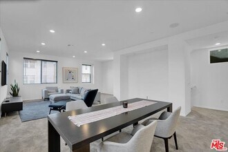 725 Daniel Freeman Cir in Inglewood, CA - Building Photo - Building Photo