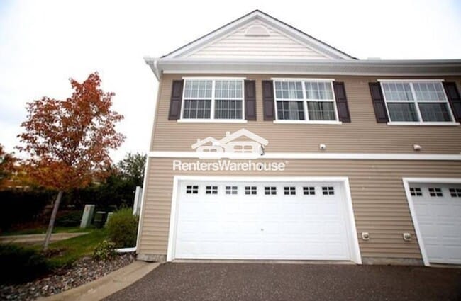3029 Hemingway Tr in Maplewood, MN - Building Photo - Building Photo