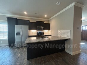 3101 SW Warberry Ave in Bentonville, AR - Building Photo - Building Photo