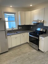 217-219-219 Washington St in Lynn, MA - Building Photo