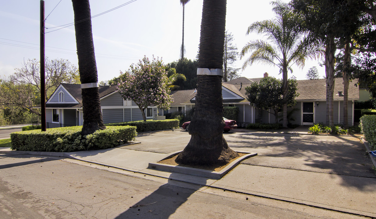 Castillo Court in Santa Barbara, CA - Building Photo