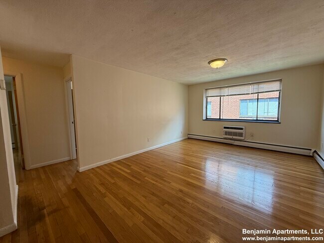 204 Babcock St, Unit 1