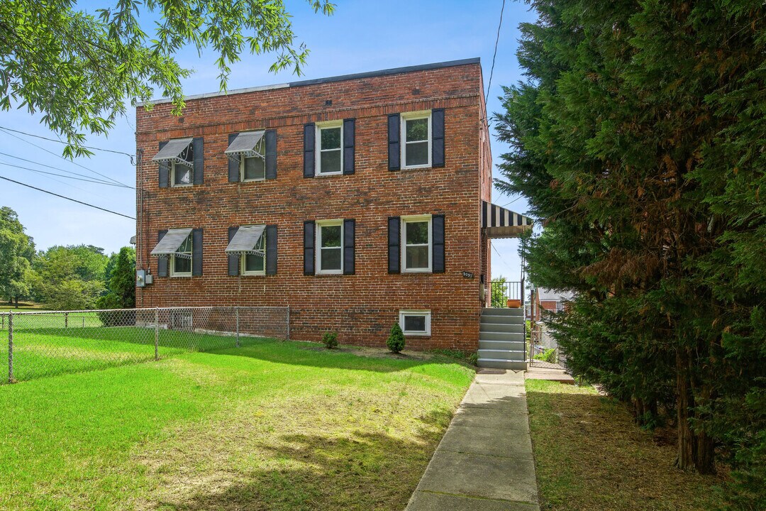 5053 11th St NE in Washington, DC - Building Photo