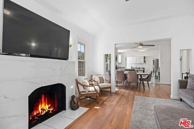 612 W 105th St in Los Angeles, CA - Foto de edificio - Building Photo