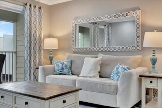 2506 N Rocky Point Dr in Tampa, FL - Building Photo - Building Photo