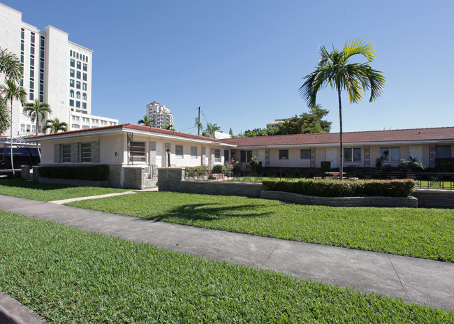 Mendoza Arms in Coral Gables, FL - Foto de edificio - Building Photo