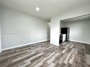 801 NW 7th Ave in Hallandale Beach, FL - Building Photo - Building Photo