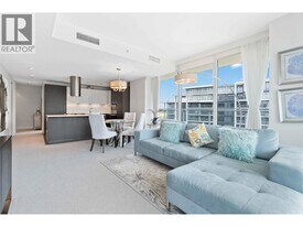 6611 Pearson Wy in Richmond, BC - Building Photo